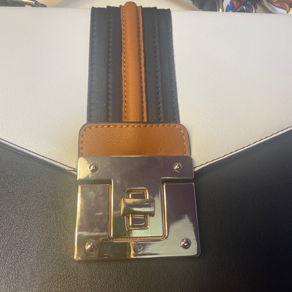 Adorable, lady’s handbag w/adjustable strap to wear crossbody. Never used.​ - Picture 6 of 12